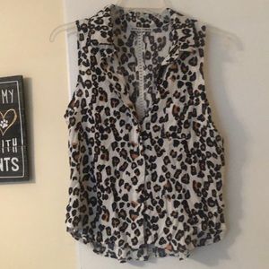 Leopard sleeveless button up top